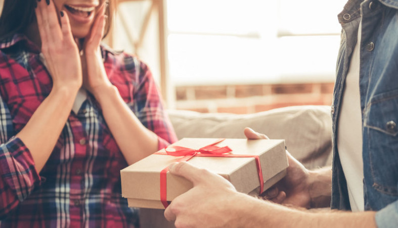 OVAKVE POKLONE ODMAH TREBA BACITI ILI SPALITI: Nikako ih ne unosite u kuću, vjeruje se da donose veliku NESREĆU I BIJEDU - featured image OVAKVE POKLONE ODMAH TREBA BACITI ILI SPALITI: Nikako ih ne unosite u kuću, vjeruje se da donose veliku NESREĆU I BIJEDU - featured image