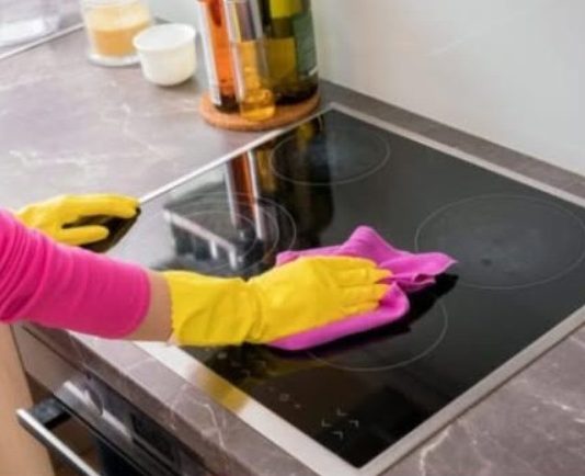 KAK0 UKLONITI OGREBOTINE NA STAKLENOJ PLOČI ŠPORETA: Potrebna suvam samo DVA SASTOJKA koja imate… KAK0 UKLONITI OGREBOTINE NA STAKLENOJ PLOČI ŠPORETA: Potrebna suvam samo DVA SASTOJKA koja imate… - featured image