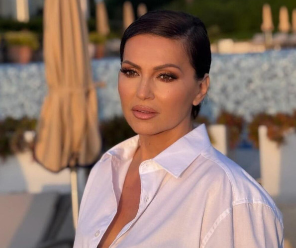 Boginja stila blista na Jadranu: Nina Barić u kombinaciji koja je vredna greha i sandalama koje hipnotišu - featured image Boginja stila blista na Jadranu: Nina Barić u kombinaciji koja je vredna greha i sandalama koje hipnotišu - featured image