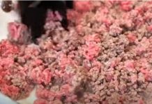 U mleveno meso uvek dodajte ovaj sastojak: Bilo da pravite ćufte ili punite paprike učiniće ih mnogo sočnijim U mleveno meso uvek dodajte ovaj sastojak: Bilo da pravite ćufte ili punite paprike učiniće ih mnogo sočnijim - featured image