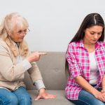 Psiholog otkriva zašto rodbina teško podnosi vašu sreću Psiholog otkriva zašto rodbina teško podnosi vašu sreću - featured image