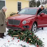 Moj komšija pregazio je moju malu jelku svojim skupim autom… a sudbina mu je uzvratila surovim iznenađenjem Moj komšija pregazio je moju malu jelku svojim skupim autom… a sudbina mu je uzvratila surovim iznenađenjem - featured image