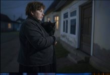 “Nepoznata žena sa crnim mačkom ušla je u naš dom: Ono što je majka videla u sobi sa bolesnom ćerkom ostavilo je sve bez reči!” “Nepoznata žena sa crnim mačkom ušla je u naš dom: Ono što je majka videla u sobi sa bolesnom ćerkom ostavilo je sve bez reči!” - featured image