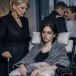 Svekrva je mrzila paraliziranu snahu i svakodnevno ju je ponižavala, a jednog dana muž je doveo ljubavnicu kući pred njom. Svekrva je mrzila paraliziranu snahu i svakodnevno ju je ponižavala, a jednog dana muž je doveo ljubavnicu kući pred njom. - featured image