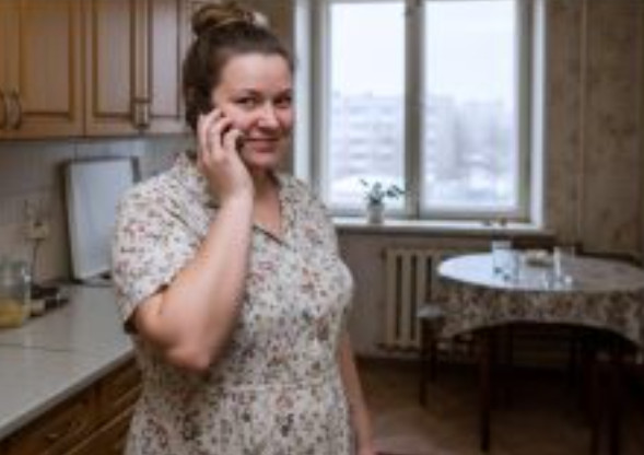 „Olička, uplata nije došla! Možda je neki problem u banci? Proveri, molim te!“ — zabrinuto je govorila svekrva na telefonu. Nasmešila sam se: „Pogledajte kroz prozor i saznaćete.“ Od onog što je videla, svekrvi su se podigle kose na glavi… 😲😲😲 - featured image „Olička, uplata nije došla! Možda je neki problem u banci? Proveri, molim te!“ — zabrinuto je govorila svekrva na telefonu. Nasmešila sam se: „Pogledajte kroz prozor i saznaćete.“ Od onog što je videla, svekrvi su se podigle kose na glavi… 😲😲😲 - featured image