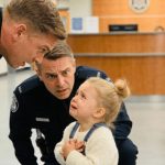 Devojčica došla u policiju da prizna „zločin“ – ono što je rekla rasplakalo je sve prisutne Devojčica došla u policiju da prizna „zločin“ – ono što je rekla rasplakalo je sve prisutne - featured image