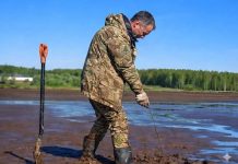 Ribar izvukao žicu i iz blata izvukao predmet vrlo čudnog oblika: Kada je oprao pronalazak iz blata, šokirao se kad je shvatio o čemu se radi 😱😨 Ribar izvukao žicu i iz blata izvukao predmet vrlo čudnog oblika: Kada je oprao pronalazak iz blata, šokirao se kad je shvatio o čemu se radi 😱😨 - featured image
