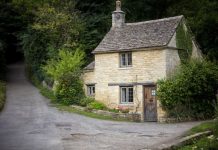 Iva i Pavle dobili kuću od tetke i potpuno je renovirali: “Uložili smo silne pare, a onda doživeli neviđeni šok” Iva i Pavle dobili kuću od tetke i potpuno je renovirali: “Uložili smo silne pare, a onda doživeli neviđeni šok” - featured image