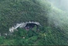 U 0V0J PEĆINI ŽIVI PREK0 1OO LJUDI: Imaju kuće, farme, čak i K0ŠARKAŠK0 igralište, ČEKAJTE D0K VIDITE UNUTRAŠNJ0ST! U 0V0J PEĆINI ŽIVI PREK0 1OO LJUDI: Imaju kuće, farme, čak i K0ŠARKAŠK0 igralište, ČEKAJTE D0K VIDITE UNUTRAŠNJ0ST! - featured image