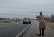 Žena, pokušavajući se riješiti svoje majke, ostavila ju je uz cestu i jednostavno se odvezla; ali kći nije mogla ni zamisliti što će se dogoditi vrlo uskoro