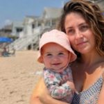 Moja svekrva ismijavala me jer sam, prema njezinim riječima, „jela previše za plažu“, a cijela se obitelj smijala zajedno s njom — ali prije zalaska sunca već je upirala prstom u mene i vrištala: „Kako si mi mogla ovo učiniti?!“ 😨