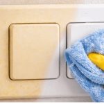 Ovo rade svi pogrešno: Kako pravilno očistiti žutilo sa plastike Ovo rade svi pogrešno: Kako pravilno očistiti žutilo sa plastike - featured image