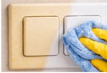 Ovo rade svi pogrešno: Kako pravilno očistiti žutilo sa plastike Ovo rade svi pogrešno: Kako pravilno očistiti žutilo sa plastike - featured image