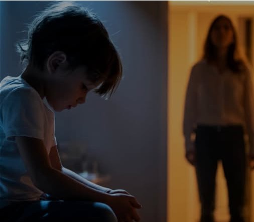 Kako prepoznati štetne obrasce u odnosu majke i djeteta: sedam upozoravajućih znakova koji ostavljaju trag godinama - featured image Kako prepoznati štetne obrasce u odnosu majke i djeteta: sedam upozoravajućih znakova koji ostavljaju trag godinama - featured image