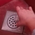 Čim krenu kiše iz odvoda vam se širi nesnosan SMRAD? Sipajte ovo domaće sredstvo i riješićete problem Čim krenu kiše iz odvoda vam se širi nesnosan SMRAD? Sipajte ovo domaće sredstvo i riješićete problem - featured image