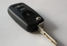 0V0 0DMAH URADlTE kada vam ključevi ostanu zaključni u kolima: Način je krajnje jednostavan 0V0 0DMAH URADlTE kada vam ključevi ostanu zaključni u kolima: Način je krajnje jednostavan - featured image