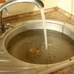 Ova stvar je najgora stvar za odvod! Ako ga bacite u toalet ili lavabo, stvrdne se kao beton – UPOZORAVA VODOINSTALATER. Zanimljivosti Ova stvar je najgora stvar za odvod! Ako ga bacite u toalet ili lavabo, stvrdne se kao beton – UPOZORAVA VODOINSTALATER. Zanimljivosti - featured image