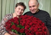 Moj muž nikada nije bio romantičan. Ali na moj 66. rođendan iznenada je došao kući sa 101 crvenom ružom i zamolio me da se fotografiram s njim… Pomislila sam da se napokon promijenio. Ali ono što je učinio s našom fotografijom natjeralo me da preispitam cijeli naš 42-godišnji brak…